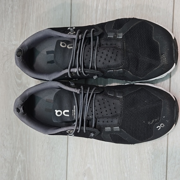 On Running Cloud Women Black& White Sneakers Atjletic Running Sz 8.5 - Picture 3 of 11
